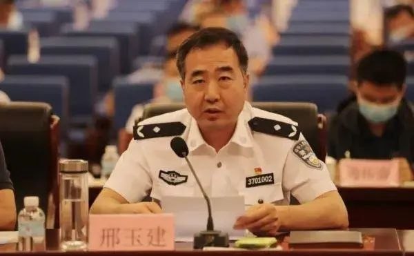 2. 山东省监狱管理局副书记投案自首中央纪委国家监委网站4月19日消息，据山东省纪委监委消息：山东省监狱管理局党委副书记、政委邢玉建涉嫌严重违纪违法，主动投案，目前正接受山东省纪委监委纪律审查和监察调查