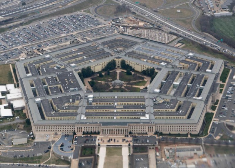 » 5、美国联邦法官裁定 美国国防部不得用模糊条款限制记者报道20日，美国一名联邦法官就美国《纽约时报》诉国防部及国防部长赫格塞思一案裁定：国防部针对媒体的限制性规定违宪，下令五角大楼恢复有关记者的新闻采访资格