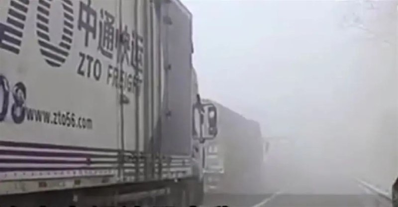 » 10. 安徽萧县证实化工厂烟雾泄露与高速公路连续车祸 是否有关联待调查萧县发布”微信公众号发布情况通报，3月27日上午8时左右，连霍高速萧县段发生多点追尾事故