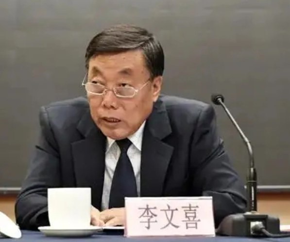 » 8. 辽宁原副省长、公安厅原厅长王大伟受贿5.55亿2008年至2022年，王大伟利用担任黑龙江省哈尔滨市委常委、政法委书记，黑龙江省公安厅党委副书记、副厅长，辽宁省公安厅党委书记、厅长，辽宁省人民政府党组成员、省长助理、副省长等职务上的便利以及职权或者地位形成的便利条件，为辽宁忠旺集团有限公司、辽宁红运投资（集团）有限公司、孟冰等单位和个人在企业经营、案件处理以及职务提拔、调整等事项上提供帮助，直接或者通过他人非法收受上述单位和个人给予的钱款、腕表、汽车、翡翠挂件等财物，以及代为支付购房款、购物款，共计折合人民币5.55亿余元