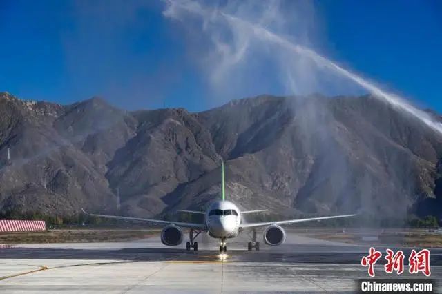 » 1. C919客机首飞拉萨9月19日，中国商飞一架国产大型客机C919从四川成都双流国际机场起飞，经过2小时8分钟飞行，平稳降落在西藏拉萨贡嘎国际机场