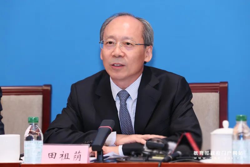 » 1. 教育部：有序扩大普通高中招生，解决普职分流焦虑据教育部网站消息，8月30日，教育部召开新闻发布会介绍中共中央办公厅、国务院办公厅印发的《关于构建优质均衡的基本公共教育服务体系的意见》，教育部、国家发展改革委、财政部印发的《关于实施新时代基础教育扩优提质行动计划的意见》等有关情况