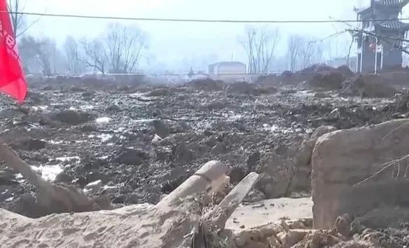 » 4、地震引发青海两村陷入砂涌致20人失联，这种现象很罕见12月18日甘肃积石山6.2级地震，震中距青海省省界最近距离5公里，青海多地震感强烈