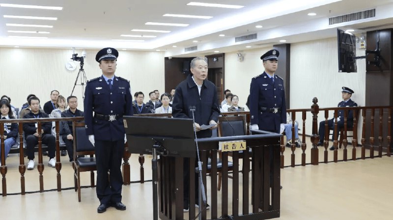 » 4、高额借贷之后，桂林市长判13年1月8日，据最高人民法院消息，当天，湖南省常德市中级人民法院一审公开宣判广西壮族自治区人大常委会原党组副书记、副主任张秀隆受贿案，对被告人张秀隆以受贿罪判处有期徒刑13年，并处罚金300万元