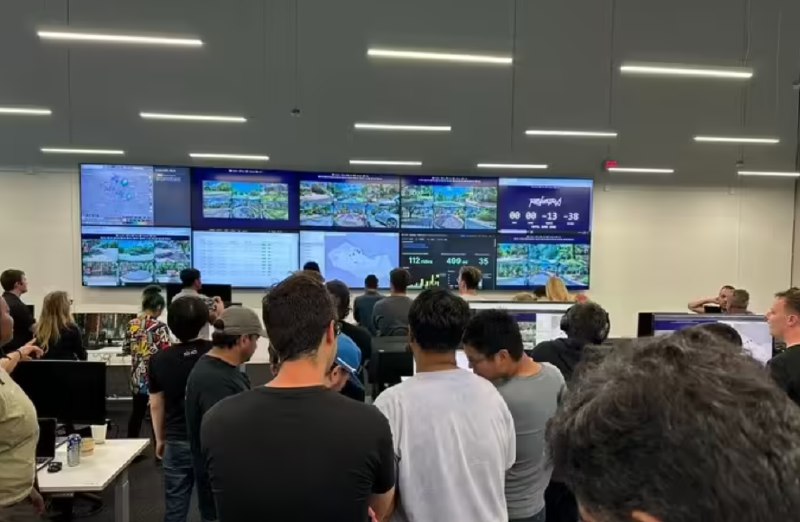 » 7 、 特斯拉 Robotaxi 无人驾驶网约车服务在美国启动经过多次延迟，特斯拉的 Robotaxi 无人驾驶网约车服务终于在美国得克萨斯州奥斯汀市启动，并迎来了首批受邀体验的用户